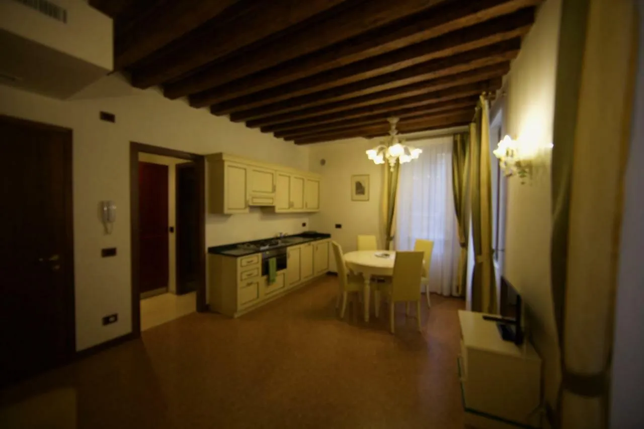 Family Three Minutes From San Marco Square, Venice Apartment