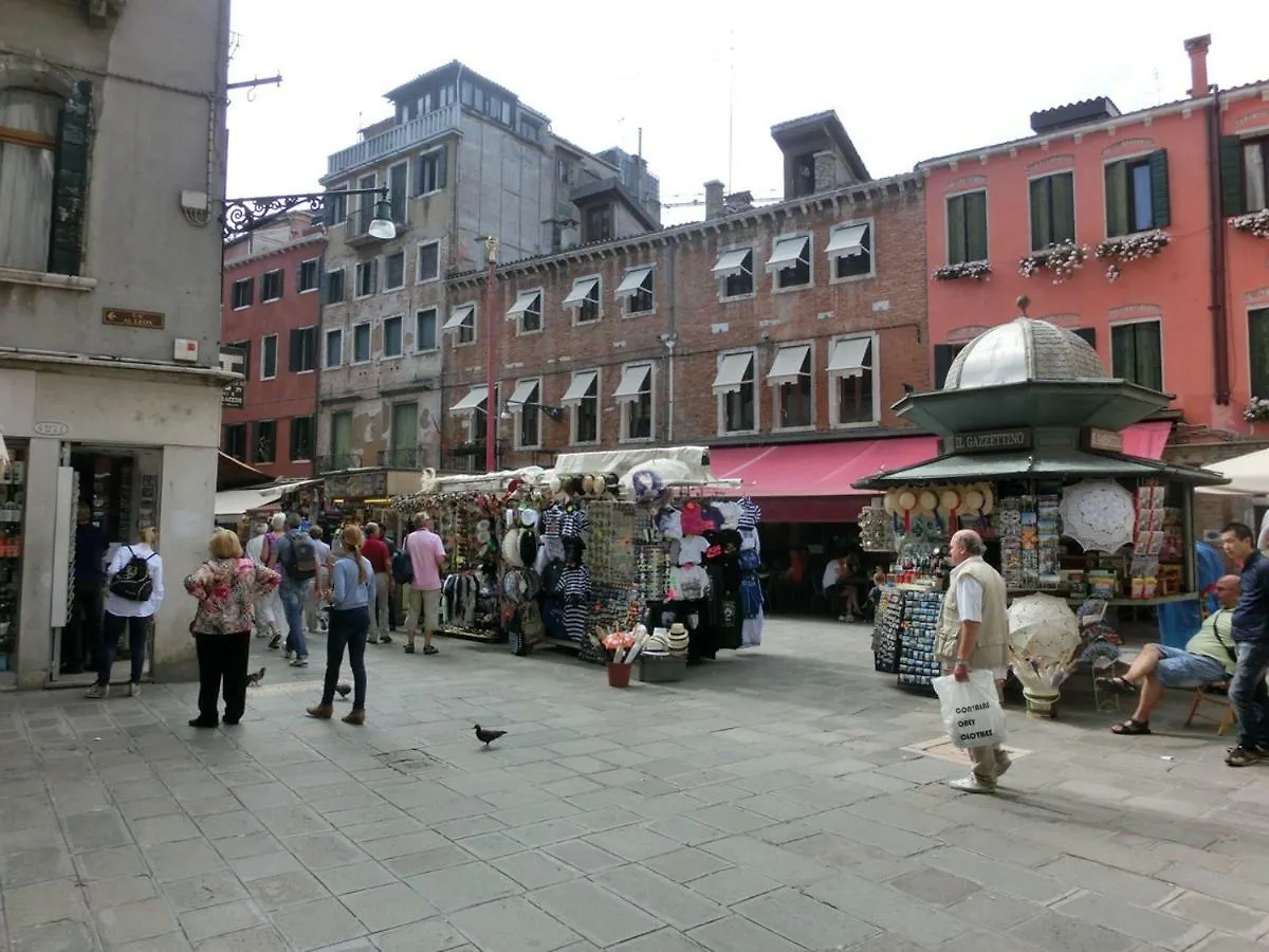 Family Three Minutes From San Marco Square, Venice Apartment