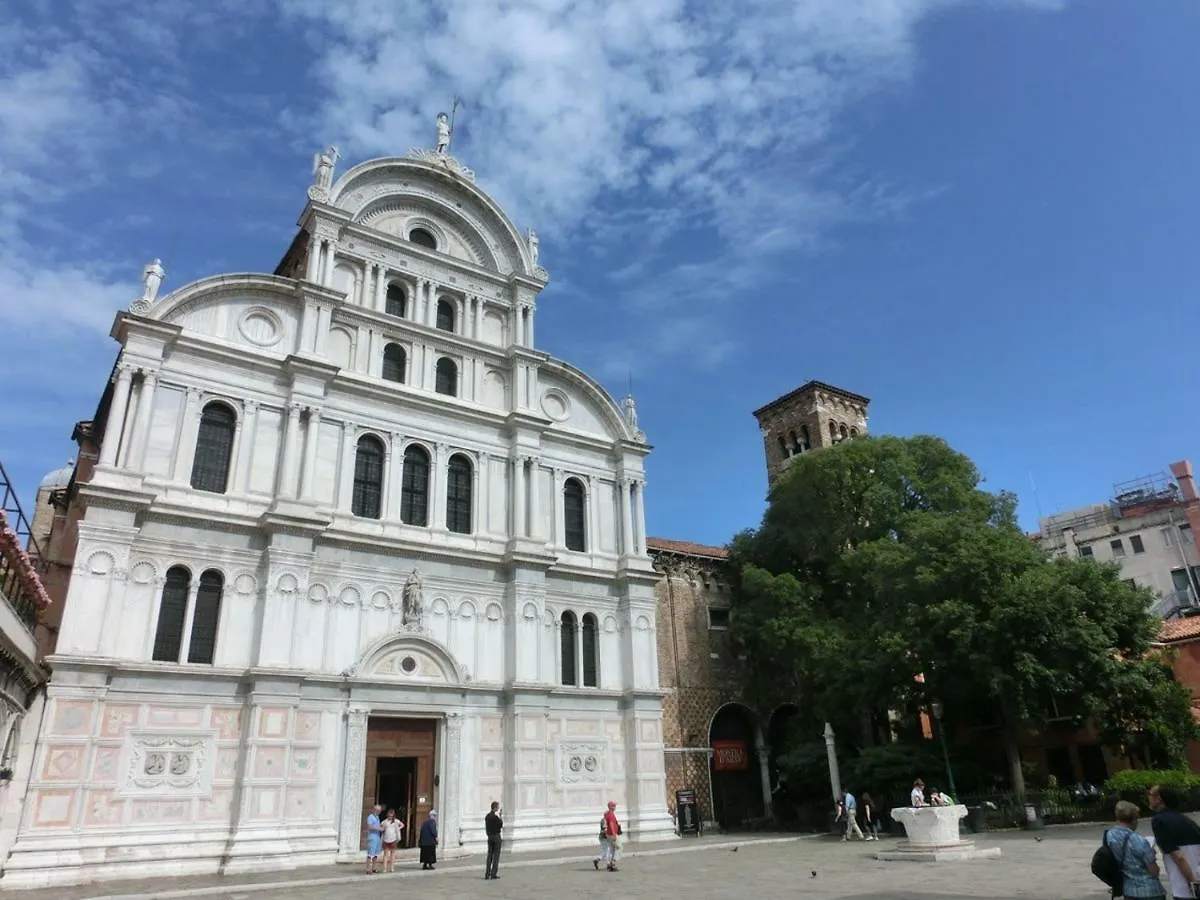 Family Three Minutes From San Marco Square, Venice Apartment Italy