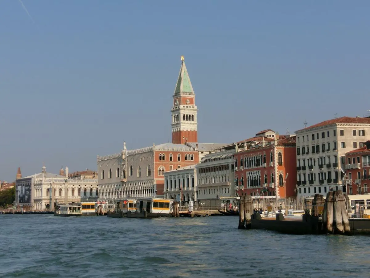 Family Three Minutes From San Marco Square, Venice Apartment