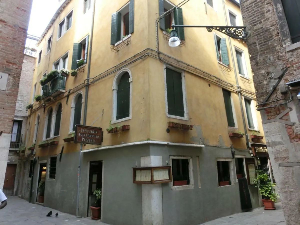 Family Three Minutes From San Marco Square, Venice Apartment