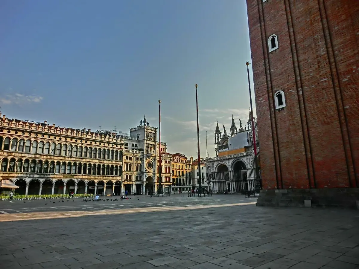 Family Three Minutes From San Marco Square, Venice Apartment
