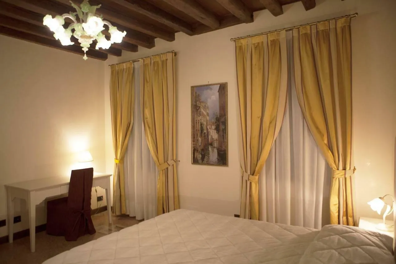 Family Three Minutes From San Marco Square, Venice Apartment Italy