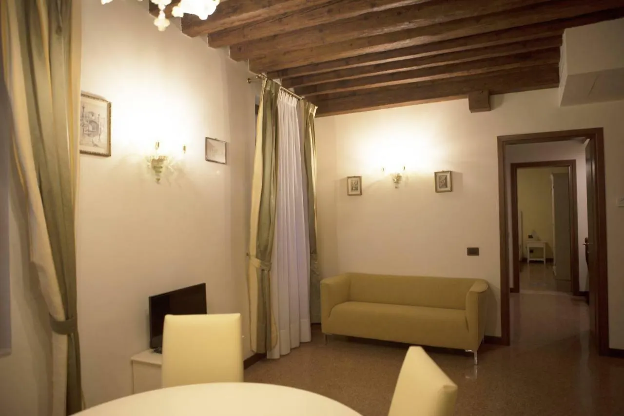 Family Three Minutes From San Marco Square, Venice Apartment