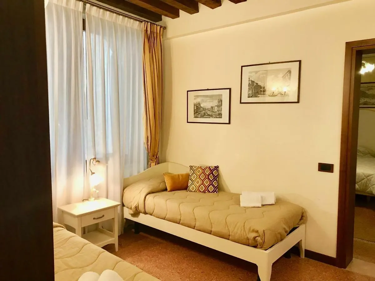 Family Three Minutes From San Marco Square, Venice Apartment