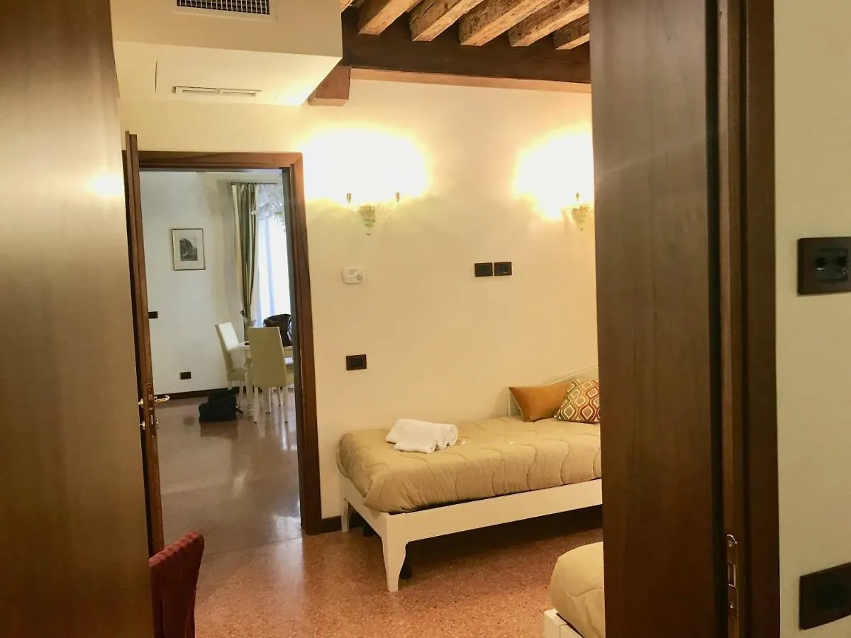 Family Three Minutes From San Marco Square, Venice Apartment Italy