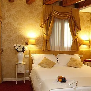 Casa Dei Cavalieri Venice
